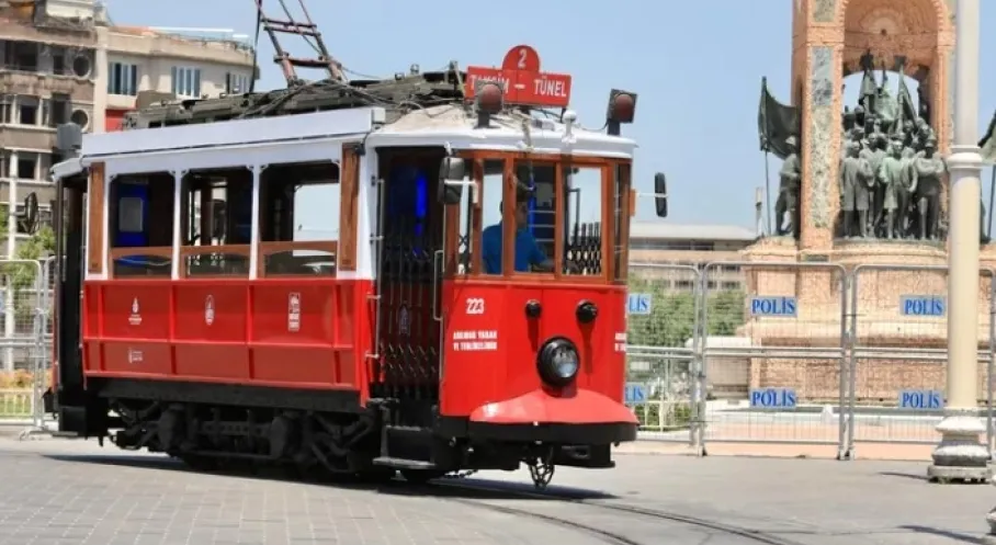 İstanbul'un Nostaljik Tramvayı Yeniden Raylarda! İşte Detaylar