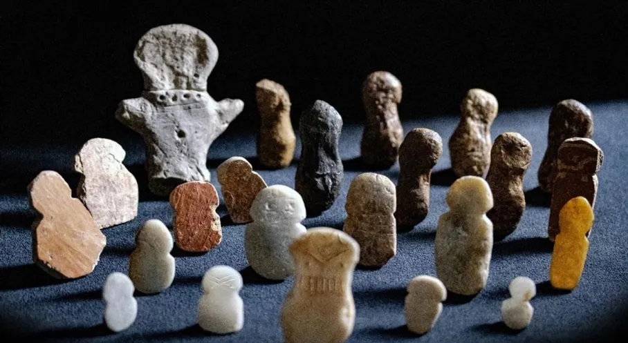 Tavşanlı Höyük'te 4500 Yıllık İdoller Keşfedildi! Tarihe Işık Tutan Buluş