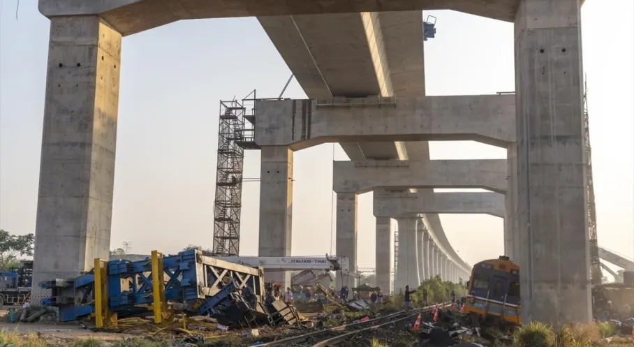 Tayland'da Feci Tren Kazası: Vinci Devrilen Yolcu Treninde Can Pazarı! 32 Ölü, 64 Yaralı