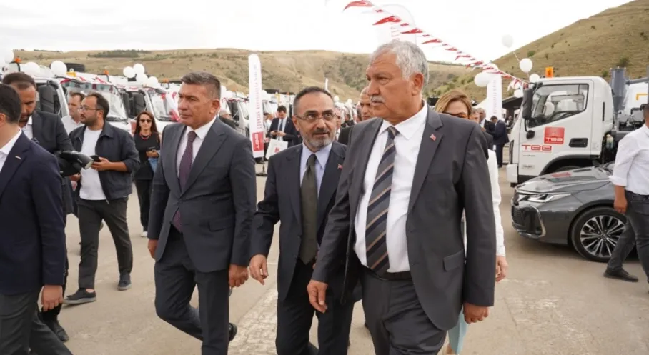 TBB'den Belediyelere Destek: 62 Hizmet Aracı Başkent'te Teslim Edildi!