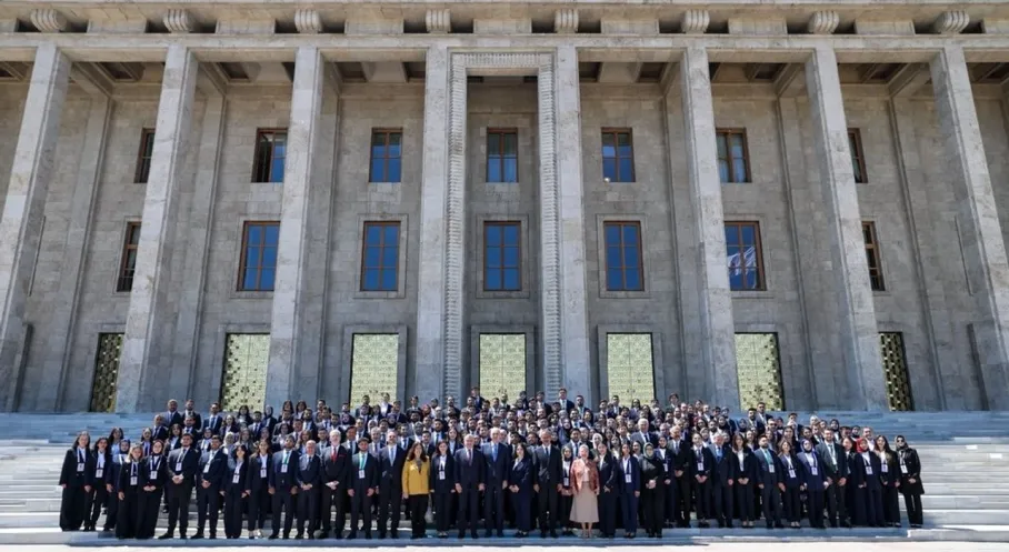TBMM Başkanı Kurtulmuş'tan Gençlere Tarihi Mesaj: 'Terörsüz Türkiye İnşa Edeceğiz!'
