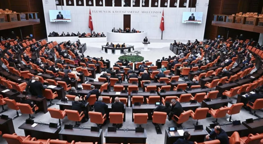 TBMM'de Siyasi Deprem: Tam 12 Dokunulmazlık Dosyası Meclis'e Geldi! Özgür Özel de Listede