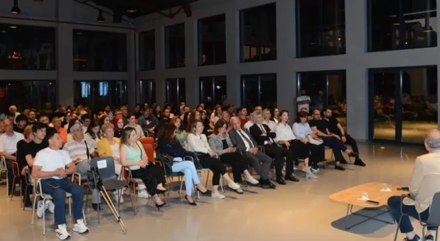 Nilüfer'de Küresel Düzensizlik Alarmı! Teknoloji ve Gelecek Masaya Yatırıldı