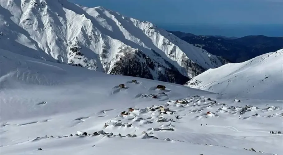 Temmuzda Kar Şoku! Rize ve Trabzon Yaylaları Beyaza Büründü