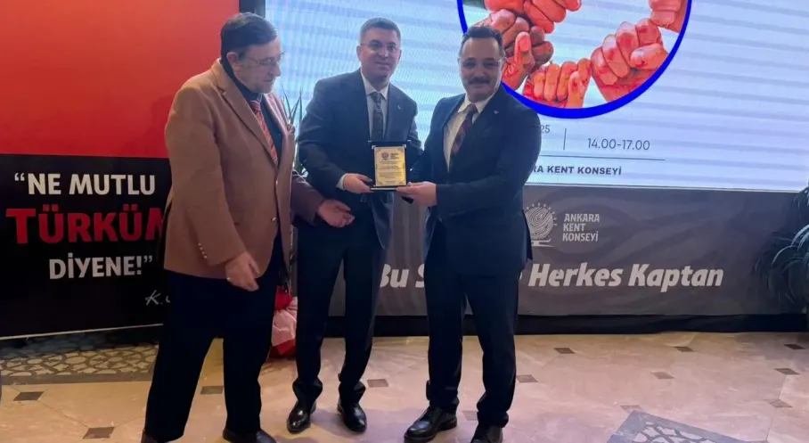 TİMBİR'e Ankara'da Yılın STK'sı Ödülü! İnternet Medyasına Değer Katan Çalışmalar Takdir Gördü