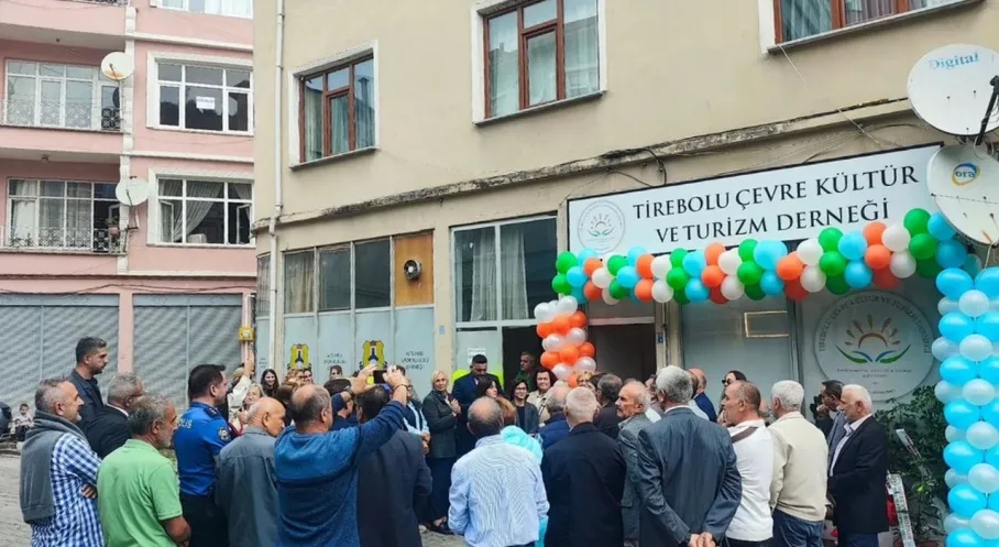 Tirebolu'nun Kalbi Gazipaşa Caddesi'ne Taşındı! Dernekten Tarihi Hamle