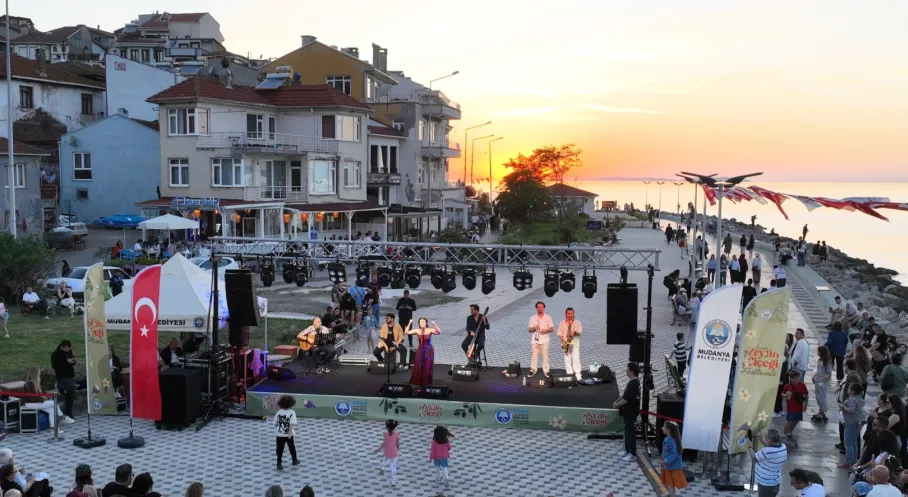 Tirilye'de Zeytin Coşkusu Sokağa Taştı: 2. Zeytin Çiçeği Festivali Başladı, Tüm Detaylar Burada!