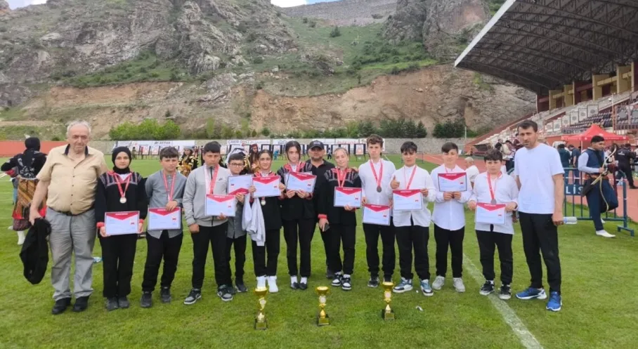 Trabzon Tonya'dan Okçulukta Gurur Verici Başarı! Hoşarlı Ortaokulu Bölgeyi Salladı