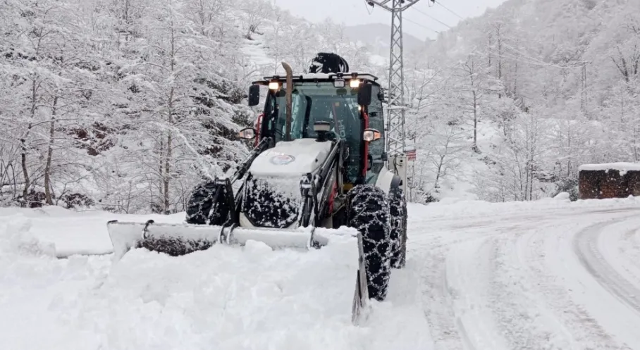 Trabzon'da Beyaz Esaret: Tam 70 Mahalle Yolu Ulaşıma Kapandı! İşte Son Durum
