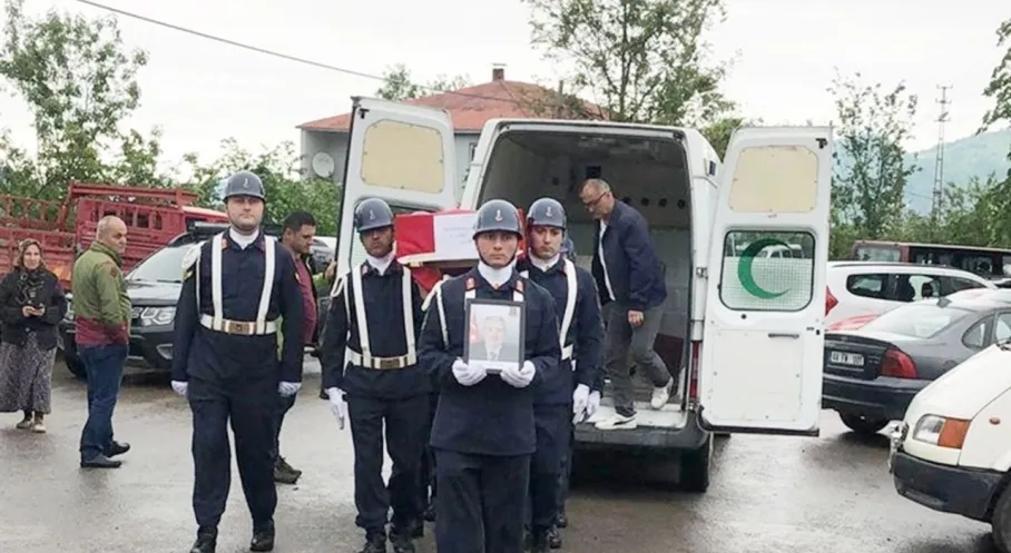 Trabzon'da Askeri Törenle Uğurlanan Uzman Çavuş Hacı Mustafa Karagöz!