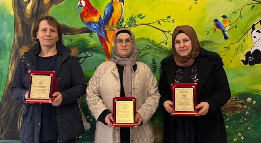 Trabzon'da Duygusal Veda! Halk Eğitim Merkezi Usta Öğretmenlerini Onurlandırdı