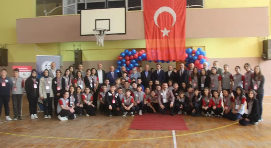 Trabzon'da Geleceğin Bilim İnsanları TÜBİTAK 4006 Bilim Fuarı'nda Parladı!