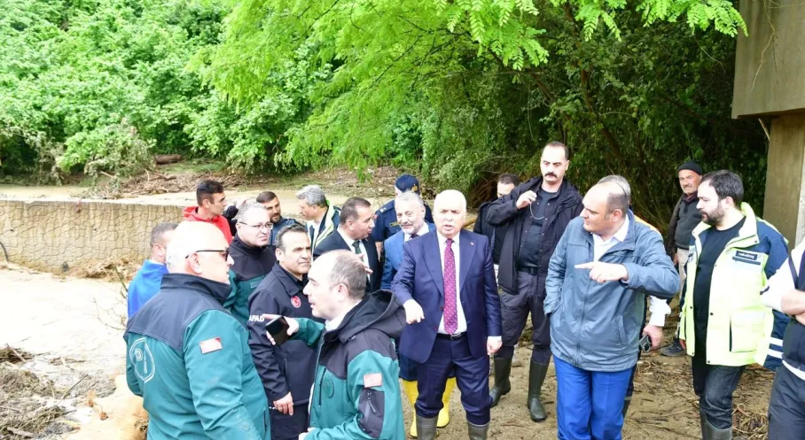 Trabzon'da Sel Felaketi: Vali Yıldırım Afet Bölgelerinde İncelemelerde Bulundu