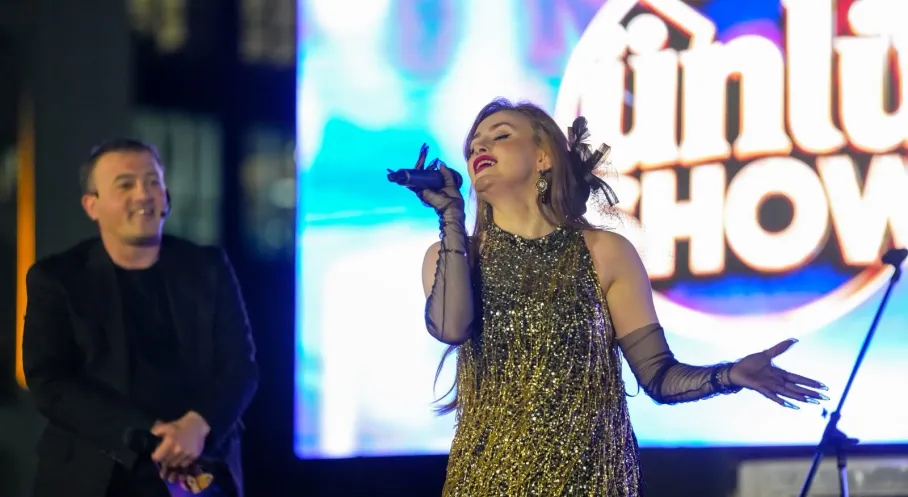 Trabzon'da 'Ünlü Show' Müzikali Sahneye Damga Vurdu: Sanatseverlerden Tam Not!