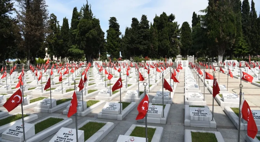 Trabzon'dan Şehitlere Vefa: Başkan Genç'ten Anlamlı Ziyaret!