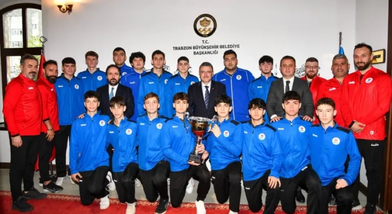 Trabzon'un Gururu: Hentbol Gençleri Türkiye Şampiyonu Oldu! Başkan Genç'ten Tebrik ve Prim Sözü