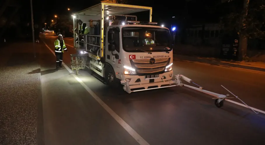 Edirne'de Trafik Güvenliği Artıyor: Yol Çizgileri Yenileniyor!