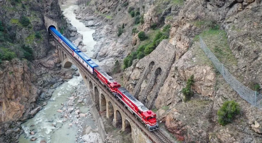 Turistik Karaelmas Ekspresi Sonbaharda Yeniden Seferde! Batı Karadeniz'i Keşfet!