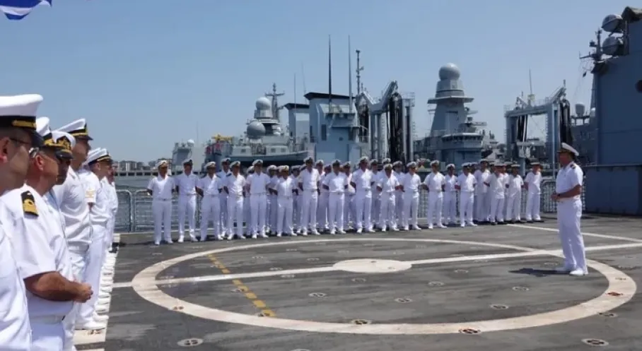 Türk Donanması İtalya'da Bayramlaştı: Taranto Limanı'nda Kritik Ziyaret!
