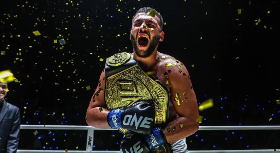 Türk Kickboksu Tarih Yazdı! Samet Ağdeve Dünya Şampiyonu!