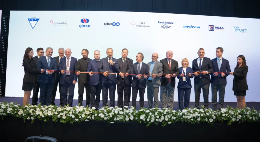 TÜRKÇİMENTO Antalya'da Sektörü Bir Araya Getirdi: Yeşil Çimento Dönemi Başlıyor!