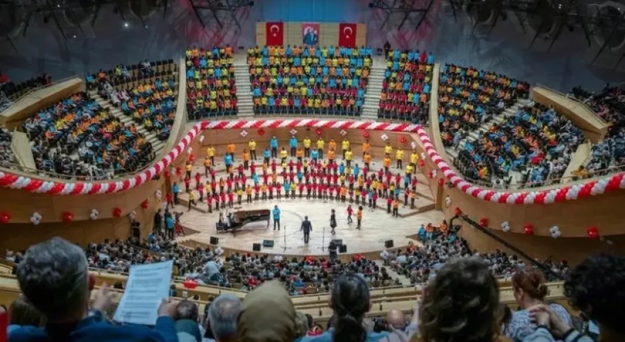 AKM'de Rekor Ziyaretçi Akını! Sanatta Türkiye Yüzyılı Başlıyor