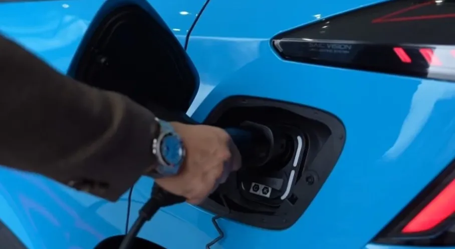 Türkiye'de Elektrikli Araç Devrimi: Şarj İstasyonları Rekor Hızla Artıyor!