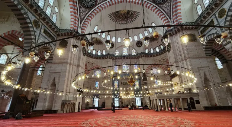 Türkiye'de Ramazan Bayramı Namazı Saatleri Açıklandı