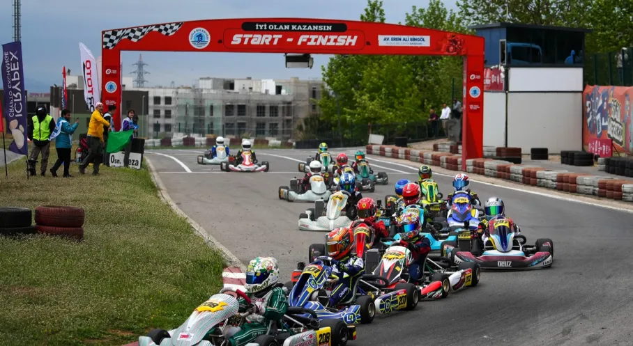 Tuzla'da Karting Rüzgarı! Şampiyona Heyecanı Dorukta