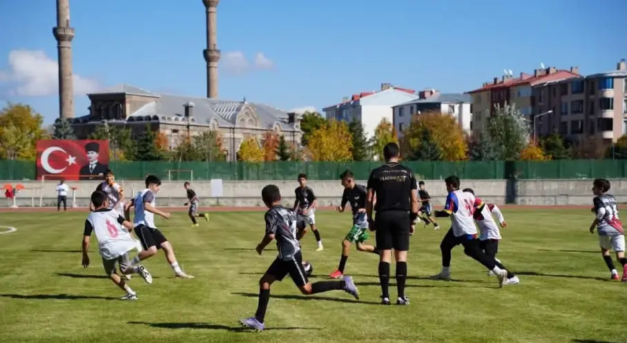 U14 Milli Takım futbolcu seçmeleri Kars'ta yapıldı