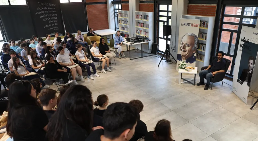 Uğur Uzunel'den Öğrencilere Unutulmaz 'Hababam Sınıfı' Dinletisi!