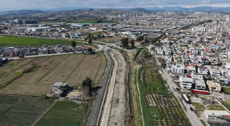 Yılların Sorunu Çözüldü: Tarsus Ulubatlı Hasan Bulvarı Sıcak Asfaltla Parıldıyor!