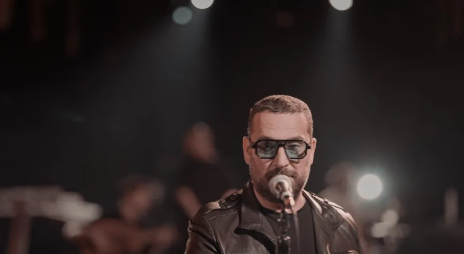 Ümit Yaşar'dan 'Yürüdüm': Ayrılık ve Kabullenişin Sesi Müzik Listelerini Sallayacak!