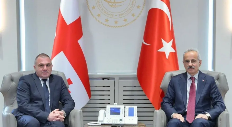 Uraloğlu'ndan Gürcistan Bakanı ile Kritik Görüşme: İşbirliği ve Taziye Mesajı
