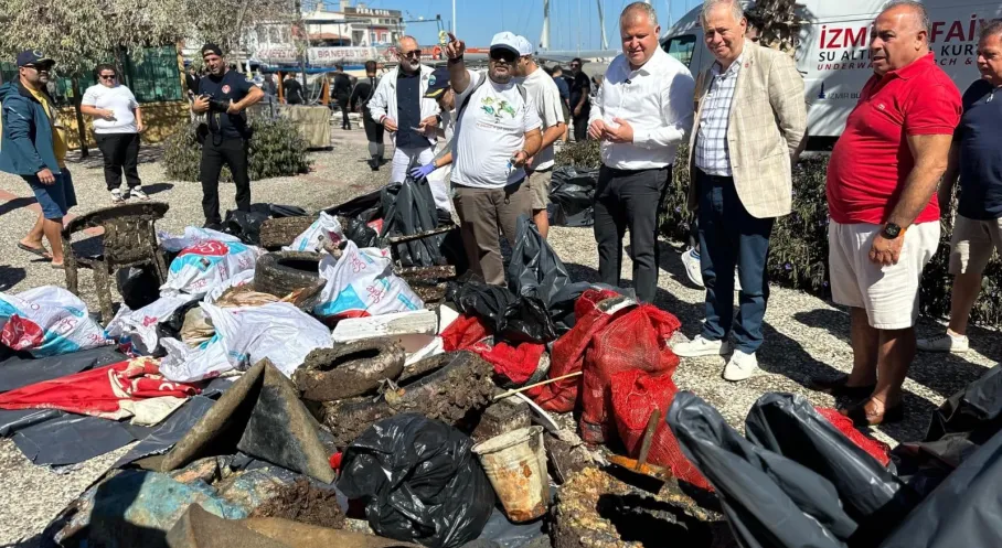 Urla'da Şok Eden Kıyı Temizliği: Denizden Araba Lastiği Çıktı!
