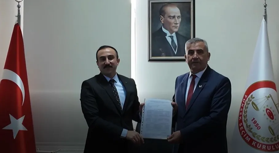 Uşak SMMM Odası'nda Devir Teslim! Uğur Albayrak Mazbatasını Aldı