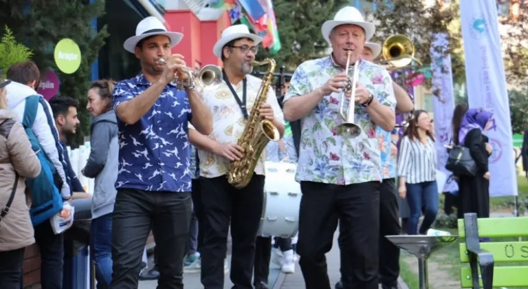 Üsküdar Üniversitesi Bilim ve Fikir Festivali: Genç Beyinler Yarışıyor!