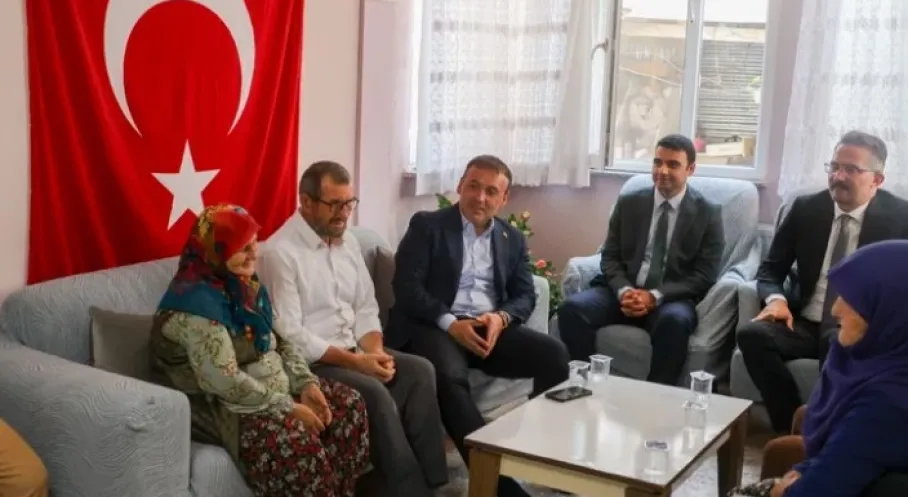 Vali Sözer'den Şehit Ailesine Duygu Dolu Ziyaret! Minnet ve Saygı Vurgusu