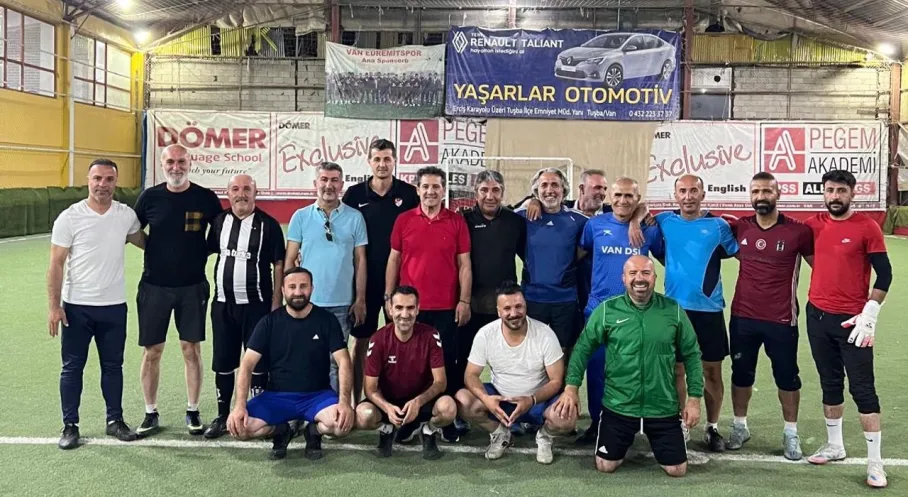 Van Futbol Efsaneleri Halı Sahada Buluştu! Nostalji ve Dostluk Maçı
