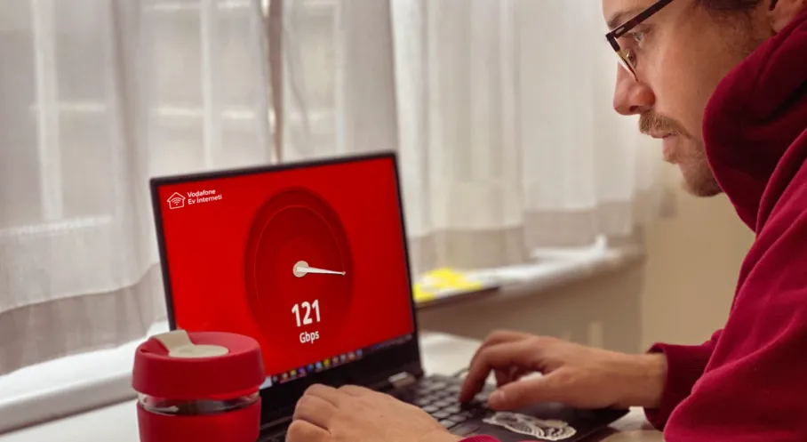 Vodafone'dan Fiberde Devrim: Türkiye'de 121 Gigabit Hız Rekoru!