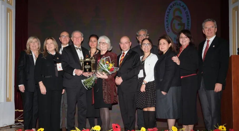 Yapay Zekâda Cinsiyet Eşitliği Vizyonu Taçlandı: 14. Galatasaray Ödülü Gülser Corat'ın Oldu!