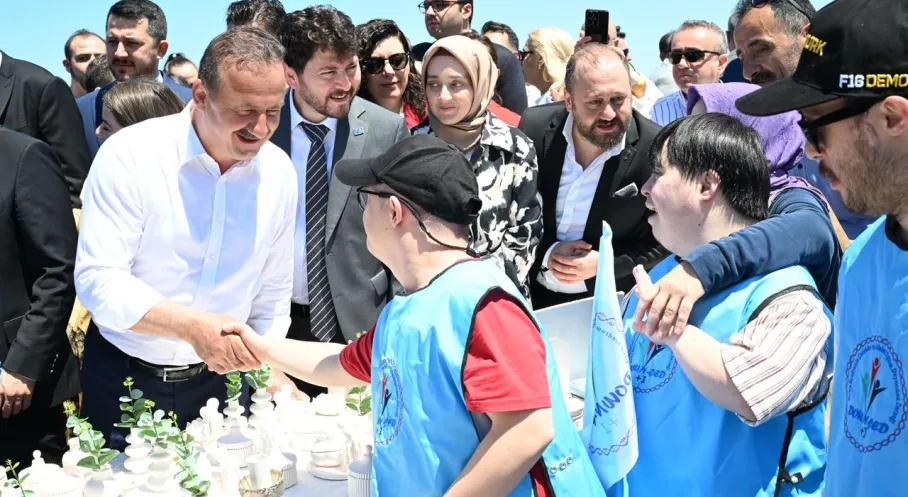 Yavuz Ağıralioğlu'ndan 19 Mayıs Çıkarması: Samsun'da Coşkulu Kutlama!