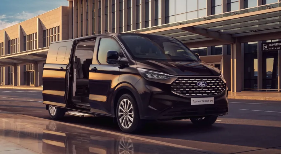 Yeni Ford Tourneo Custom 9+1 Geldi! Yolcu Taşımacılığında Lüks ve Konfor Deneyimi Başlıyor