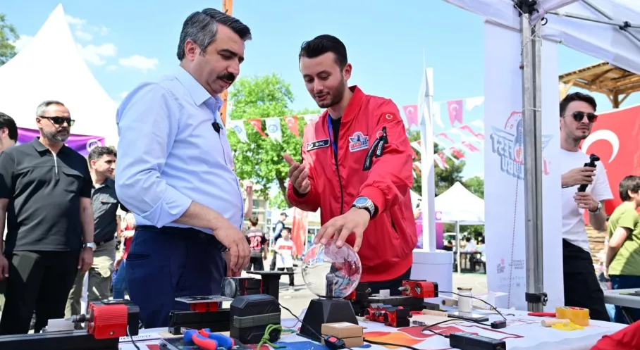 Yıldırım'da 19 Mayıs Bilim ve Teknolojiyle Coştu: Gençlik Festivali Rekor Kırdı!