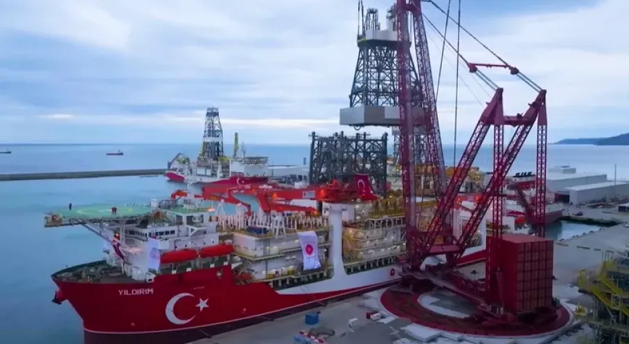 Karadeniz'de Tarihi An! Türkiye'nin Gururu Yıldırım Sondaj Gemisi İlk Görevine Başladı
