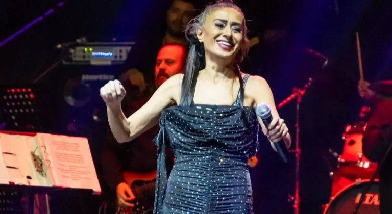 Yıldız Tilbe, Türkiye'nin En Eğlenceli Kadın Şarkıcısı Olarak Seçildi