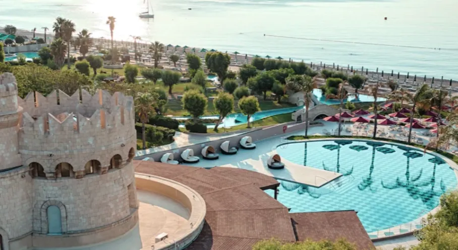 Yunan Adaları Türk Turist Akınına Uğradı! 2025 Yazı İçin Rezervasyonlar Patladı!