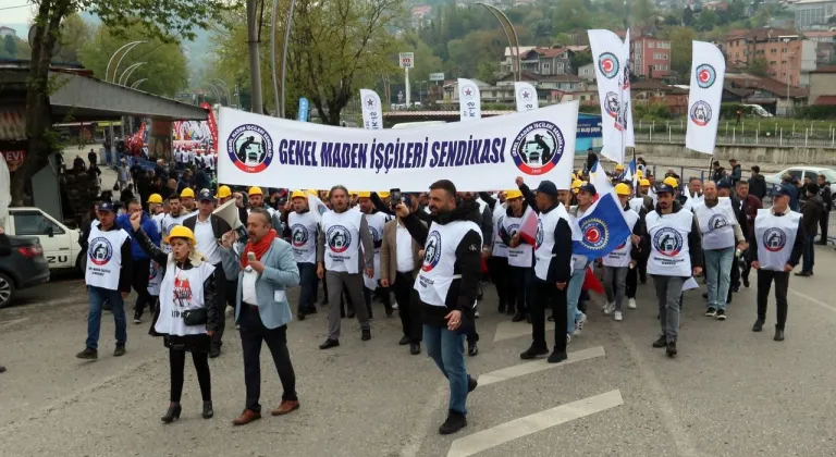 Zonguldak'ta 1 Mayıs Coşkusu: Madenciler Alanlarda!